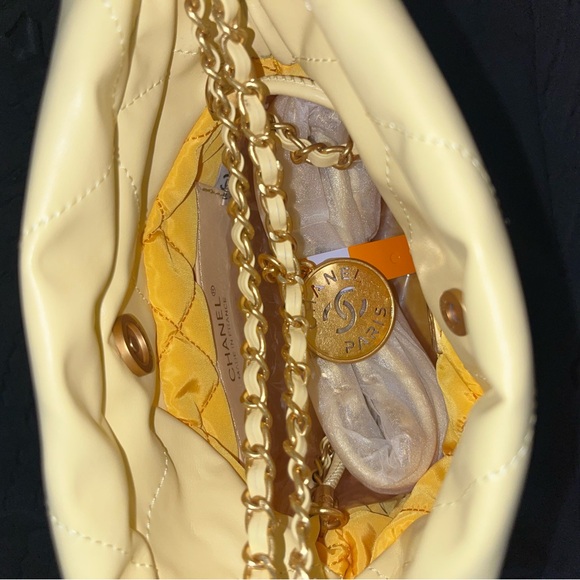 Chanel Handbag Authentic Brand new Great condition Yellow Tote - Picture 3 of 7